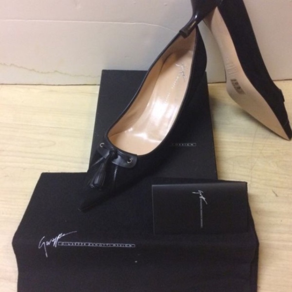 Shoes: Giuseppe Zanotti